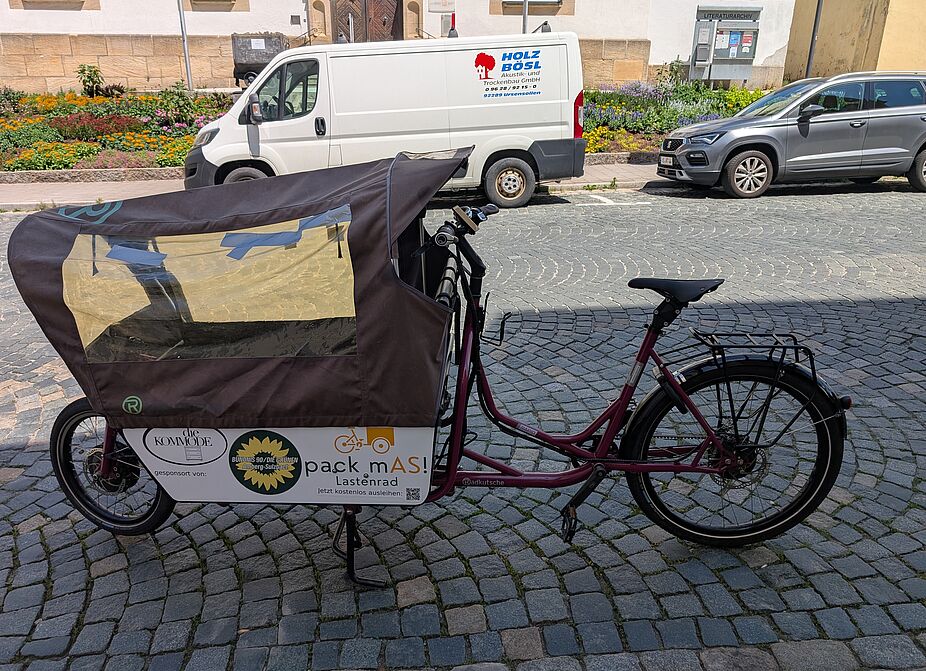 Lastenrad 'Rosi' auf dem Parkplatz in SuRo Lastenrad 'Rosi' auf dem Parkplatz in Sulzbach-Rosenberg