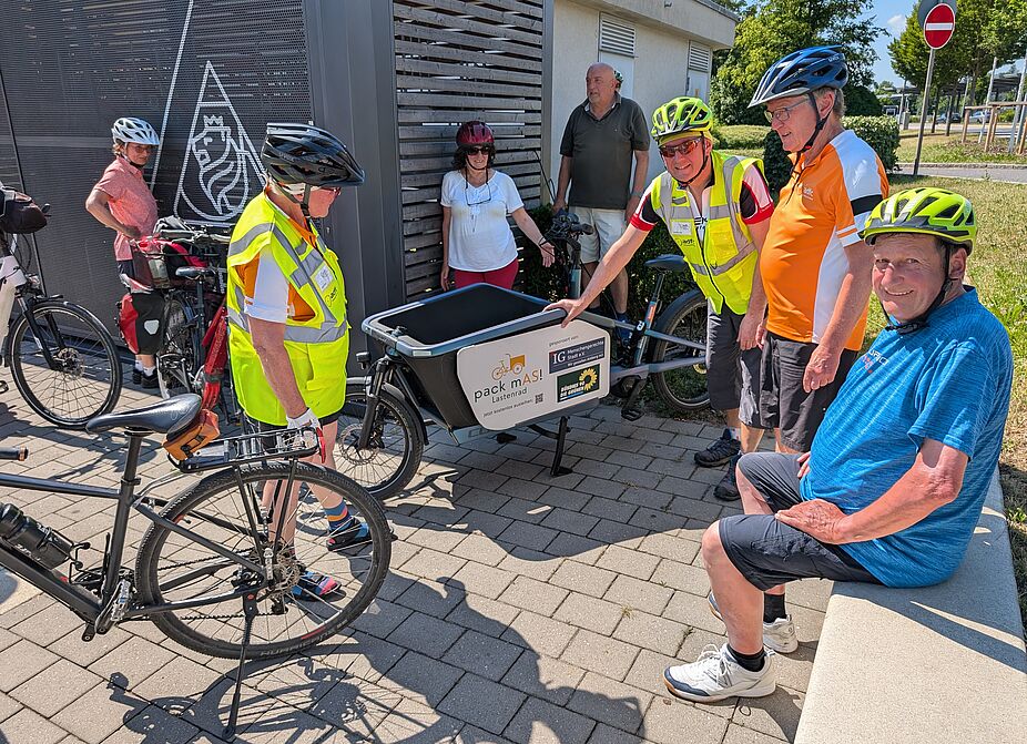 Besichtigung von Lastenrad Anni am Multifunktionsplatz Amberg Besichtigung von Lastenrad Anni am Multifunktionsplatz Amberg